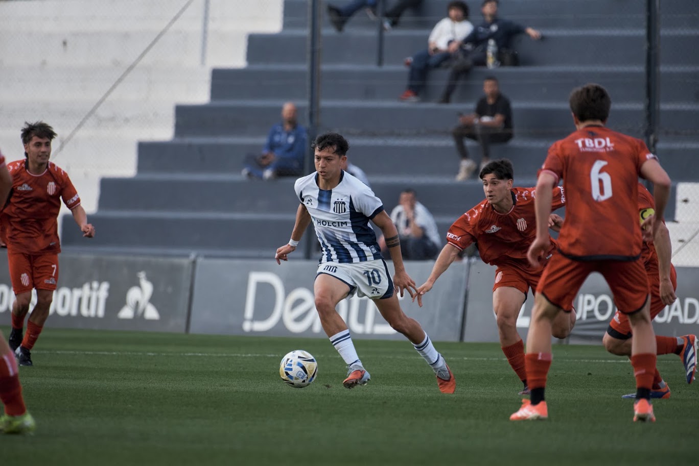 Foto de la nota: Talleres reserva enfrenta a Belgrano en el clásico de la fecha 10