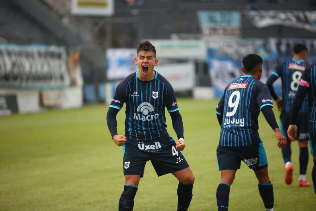 El “Lobo” ganó una batalla y volvió a la cima de la Primera Nacional (14/9)